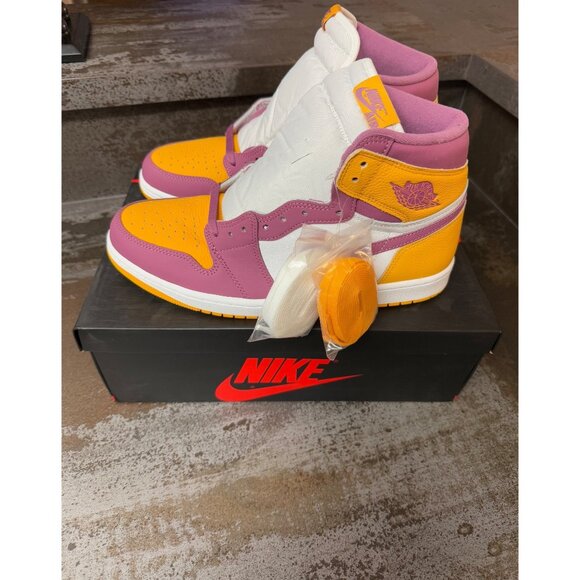 Jordan 1 Retro High OG Brotherhood Size 11- 555088-706 - Picture 4 of 9